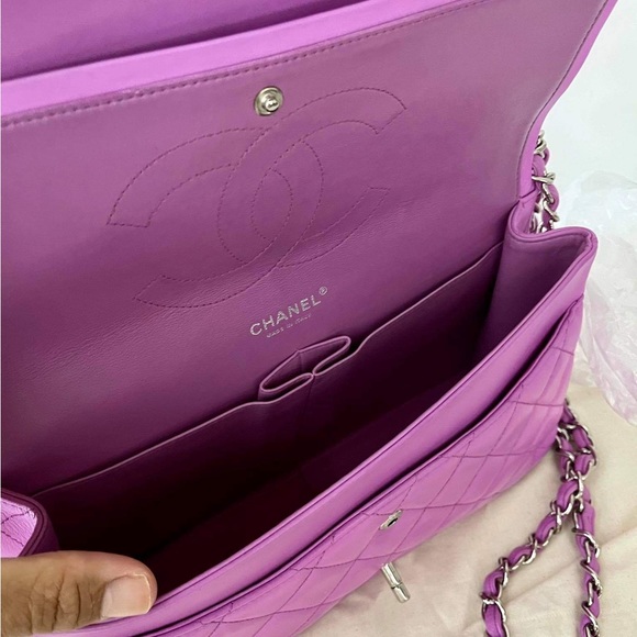 Chanel Double Flap in Lambskin - Picture 5 of 9